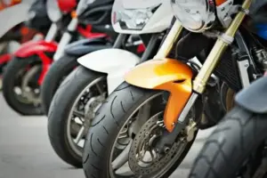 Qual o melhor pneu para moto Levorin ou Pirelli: 10 Motivos
